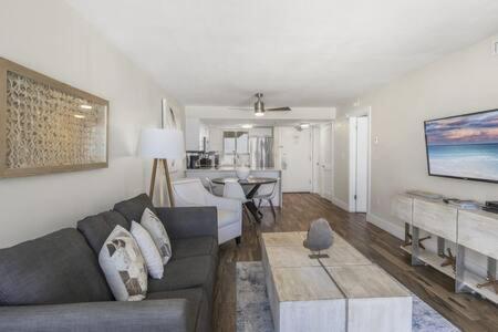 The Scallop By Brightwild-Beachfront Condo Destin Exterior foto