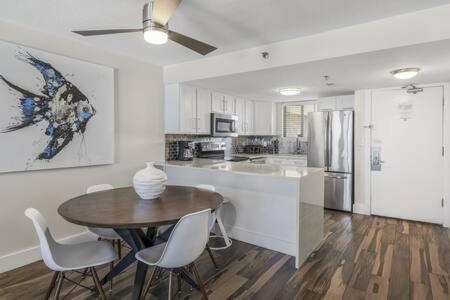 The Scallop By Brightwild-Beachfront Condo Destin Exterior foto